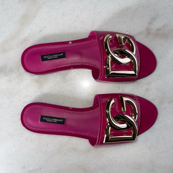 Dolce & Gabbana Patent leather slides with DG logo In Fuchsia - Picture 10 of 11